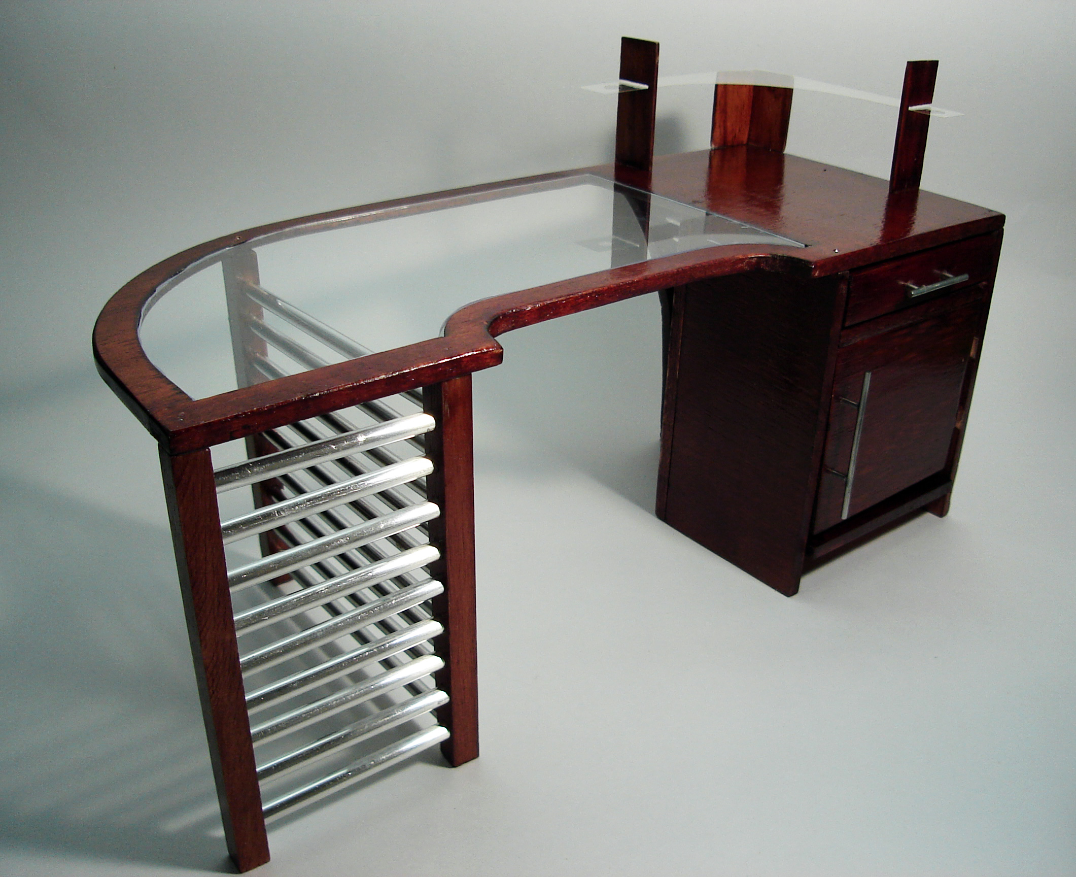 B Table Desk